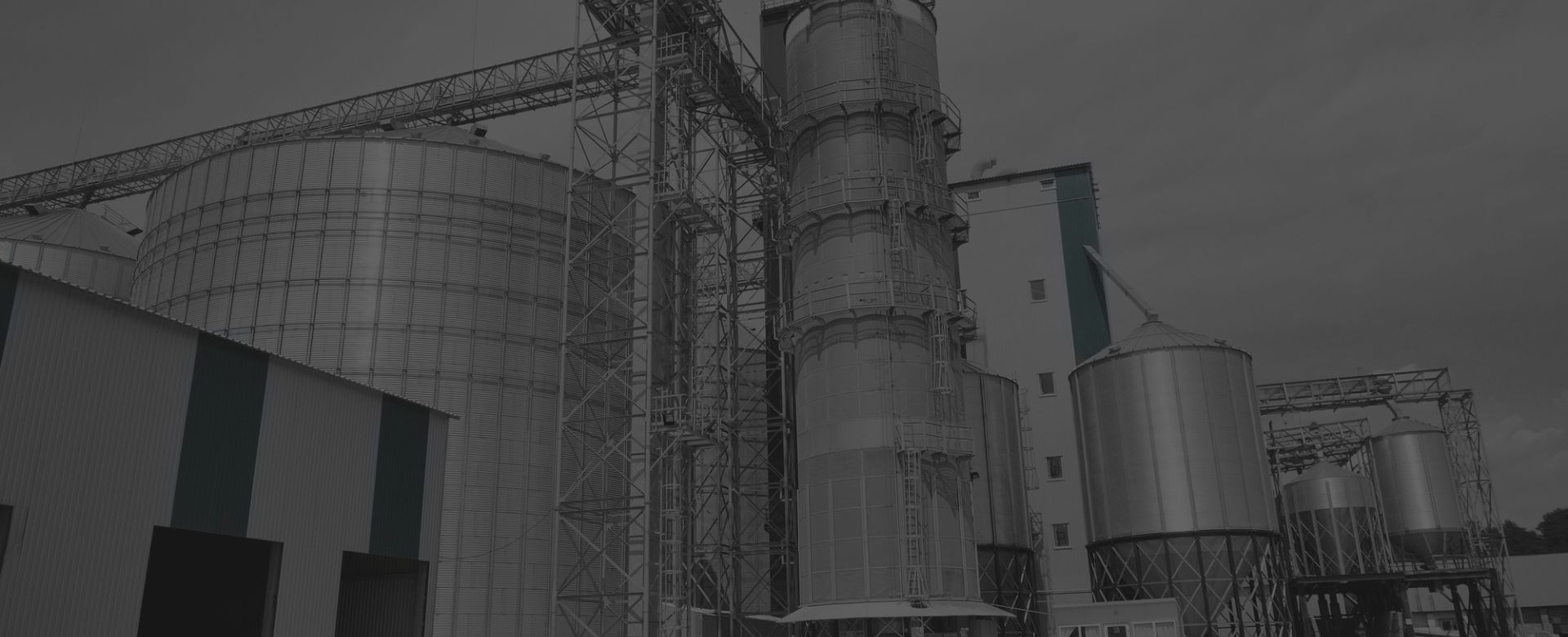 <span>8 років успішної діяльності</span>Виробництво та продаж бетону Бетон з доставкою по Дніпру — від виробника